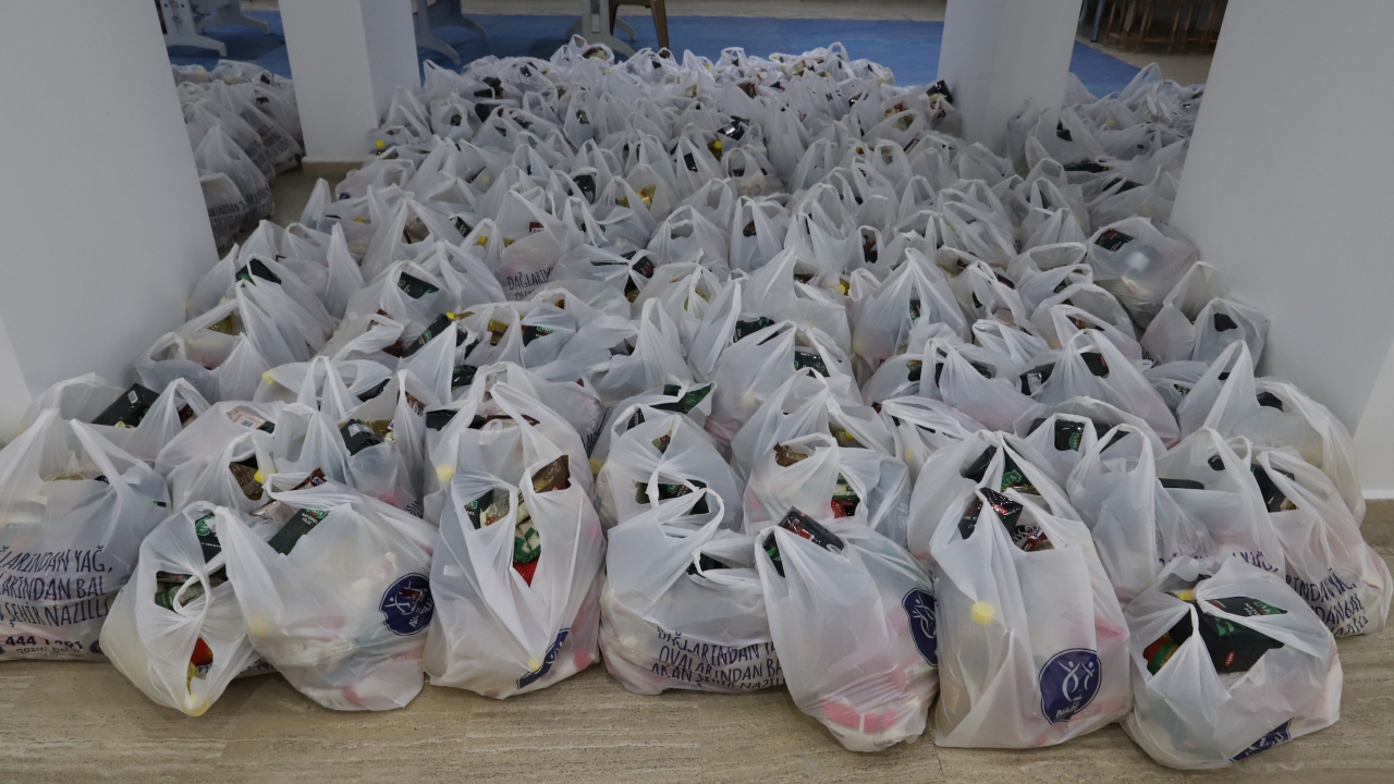 Nazilli Belediyesi Ihtiyaç Sahiplerinin Yanında 1