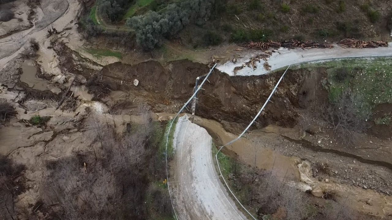 Ödemiş Turgutlu Yolu Çöktü