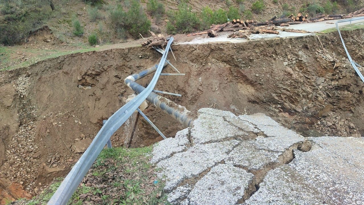 Ödemiş Turgutlu Yolu Çöktü2