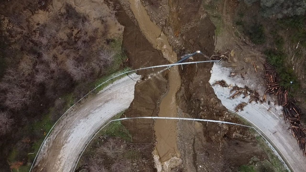 Ödemiş Turgutlu Yolu Çöktü3