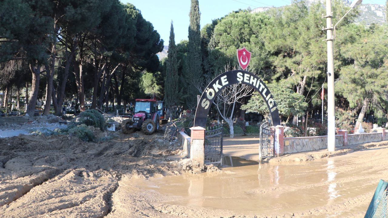 Söke Asri Mezarlığı’nda Sel Sonrası Temizlik 3