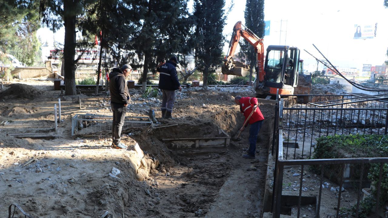 Söke Asri Mezarlığı’nda sel sonrası temizlik