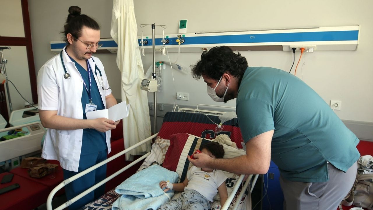 Aydın’da Kardeş Doktorlar Aynı Serviste Görev Yapıyor2