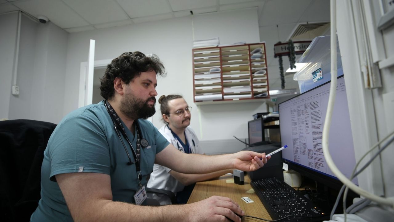 Aydın’da Kardeş Doktorlar Aynı Serviste Görev Yapıyor3