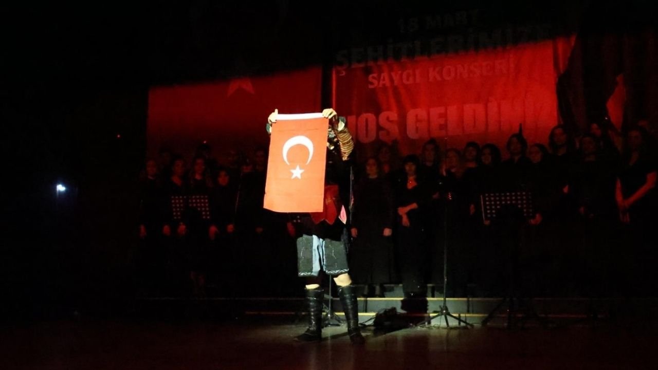 Aydın’da Şehitlere Saygı Konseri