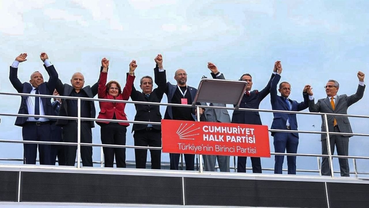 Başkan Anıl Yetişkin Özel Ile Kuşadası Mitinginde Yan Yana1