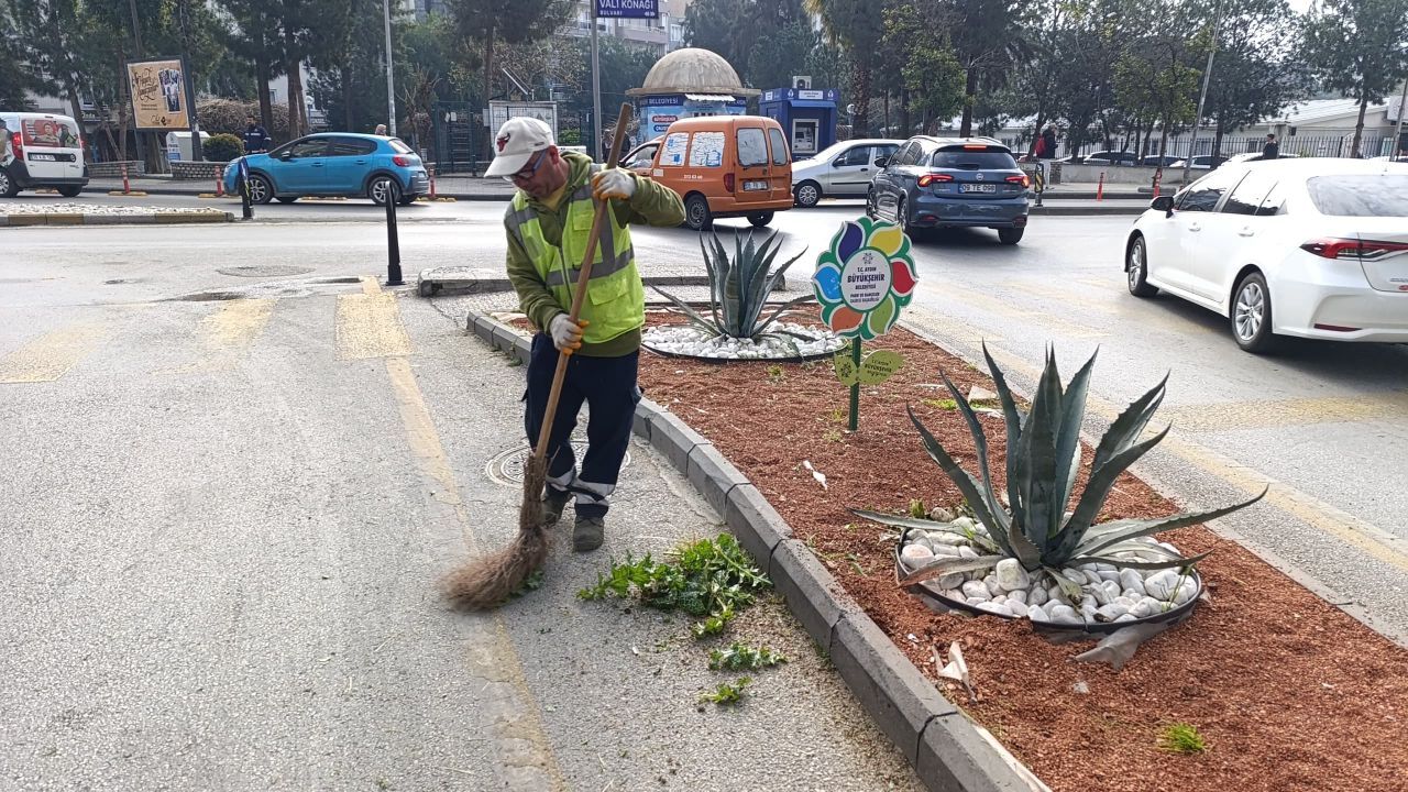 Büyükşehir ‘Den Efeler’de Kapsamlı Temizlik 2