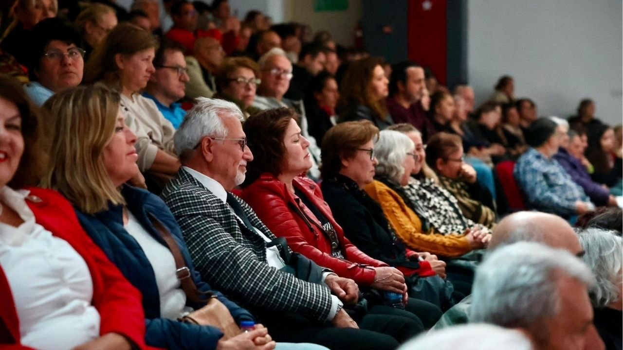 Didim’de “Kadın Kadına Özgürlük” Oyunu Büyük Beğeni Topladı1-1