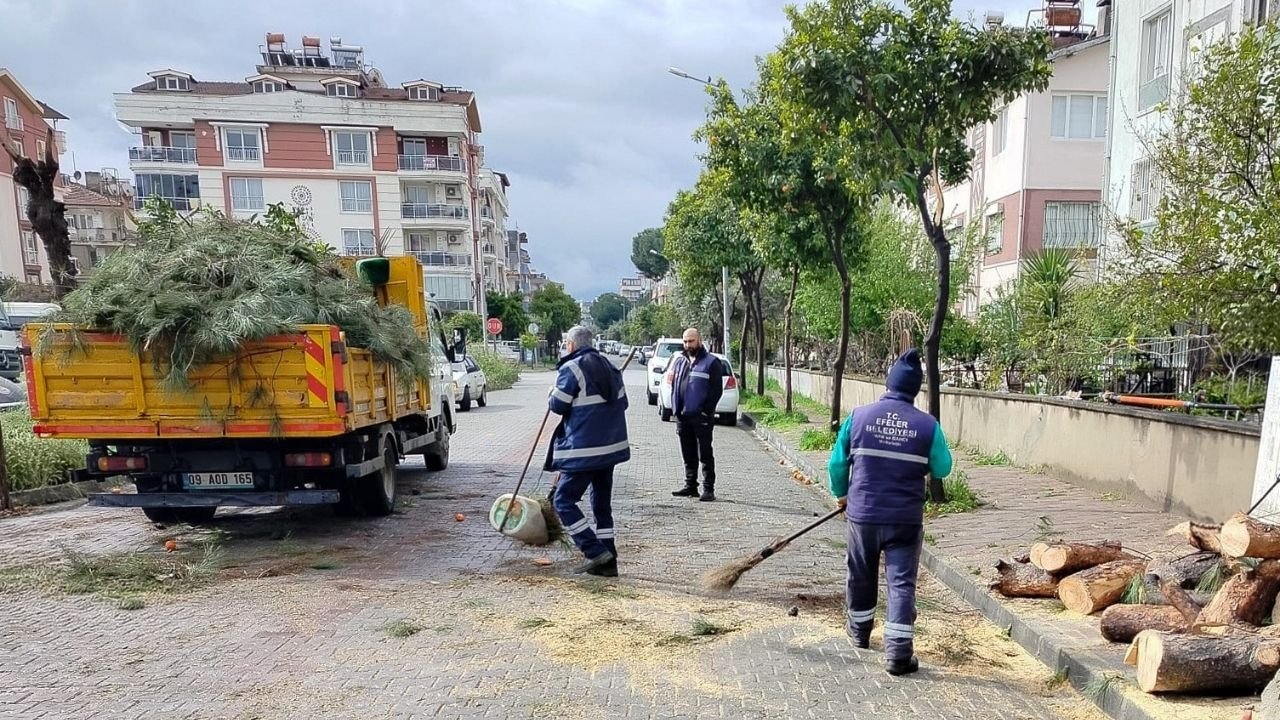 Efeler’de Fırtına Ve Sağanak Yağışa Anında Müdahalea