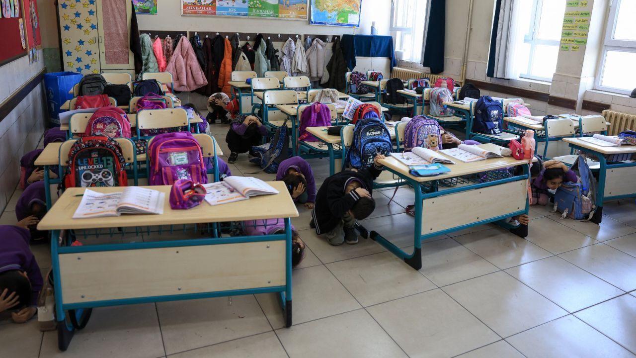 Efeler’de Miniklere Afet Eğitimi 3