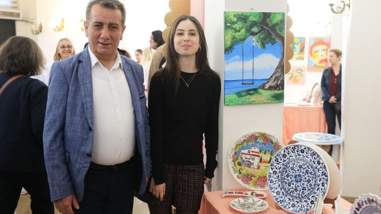 Efeler’de Resim Ve Çini Kursu Sergisi Yoğun Ilgi Gördü