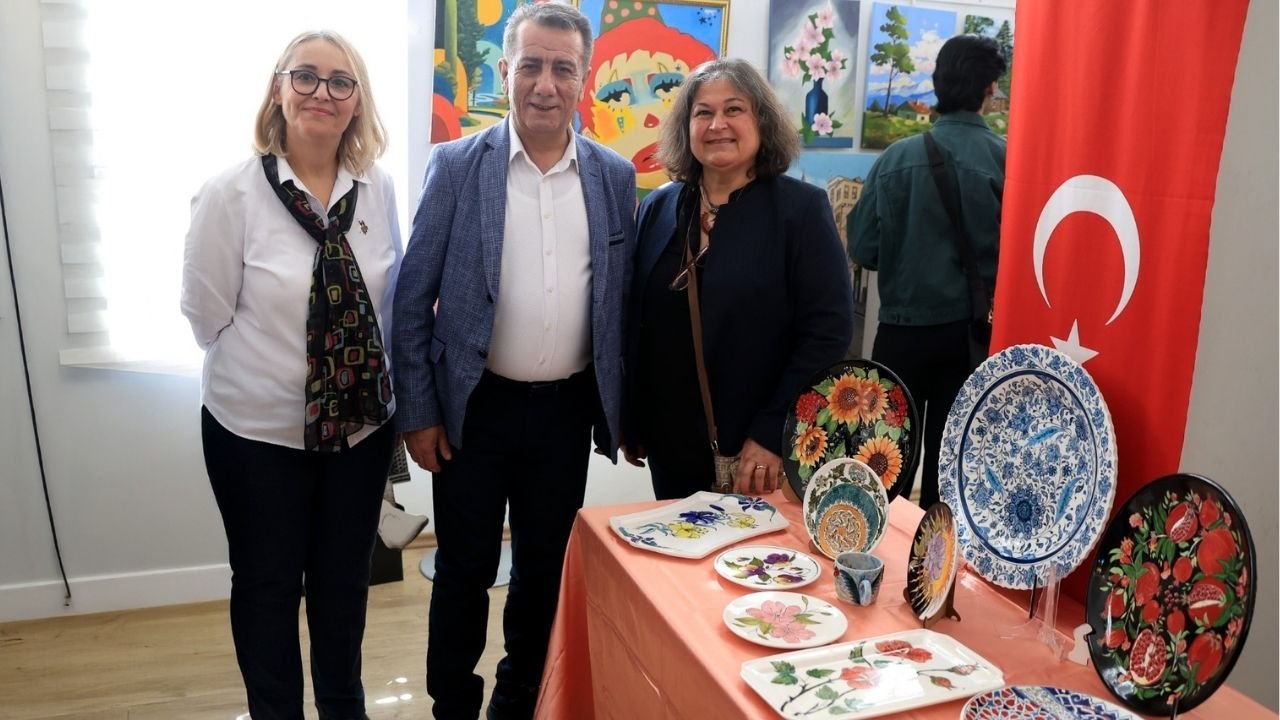 Efeler’de Resim Ve Çini Kursu Sergisi Yoğun Ilgi Gördü4