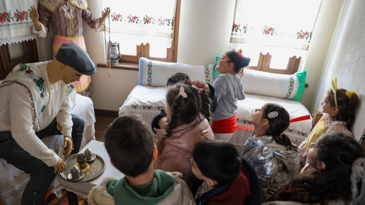 Efeler’in Minikleri Tarihle Buluştu1