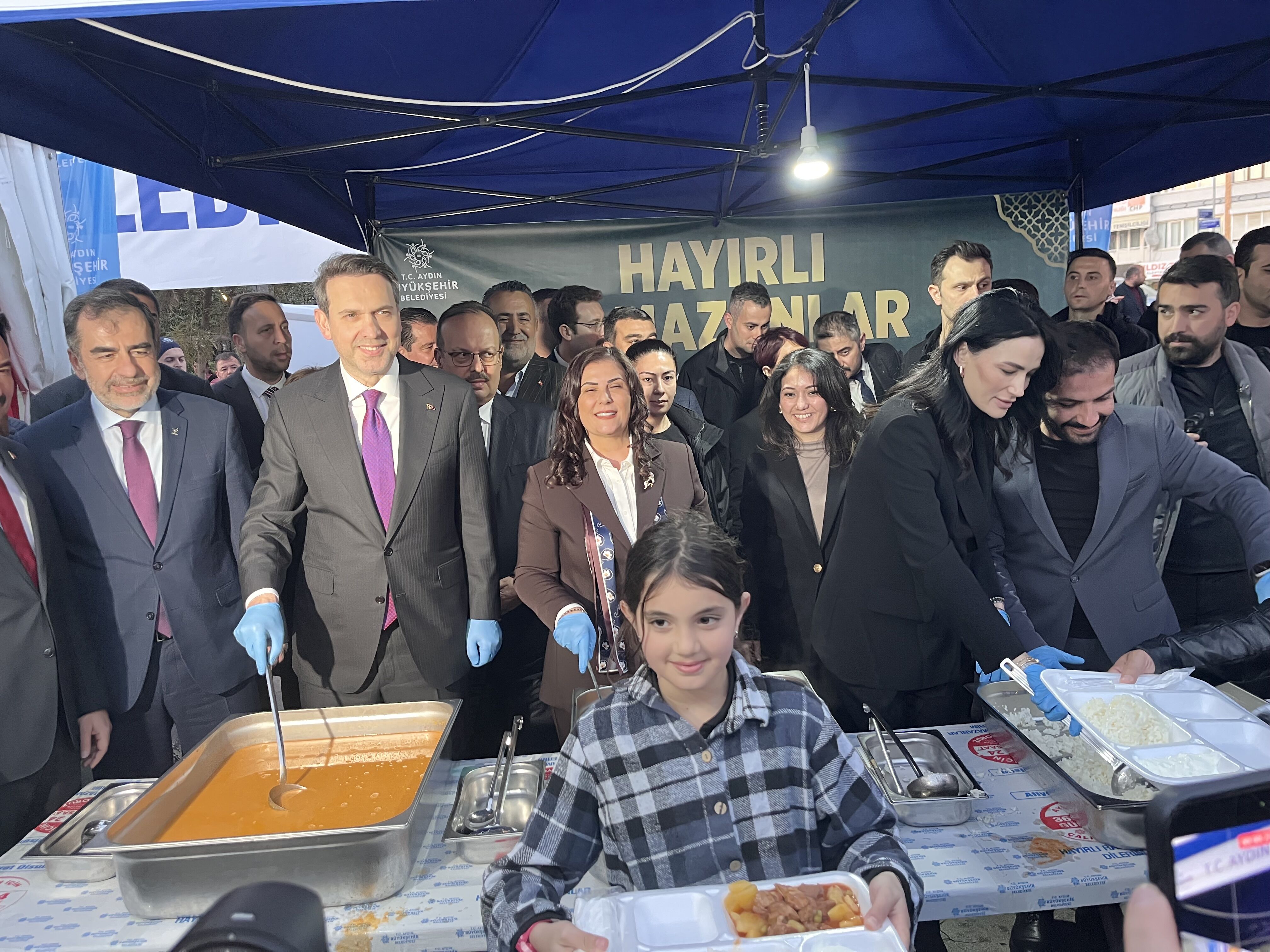 Bakan Bayraktar, Aydınlılarla Büyükşehir’in iftarında buluştu