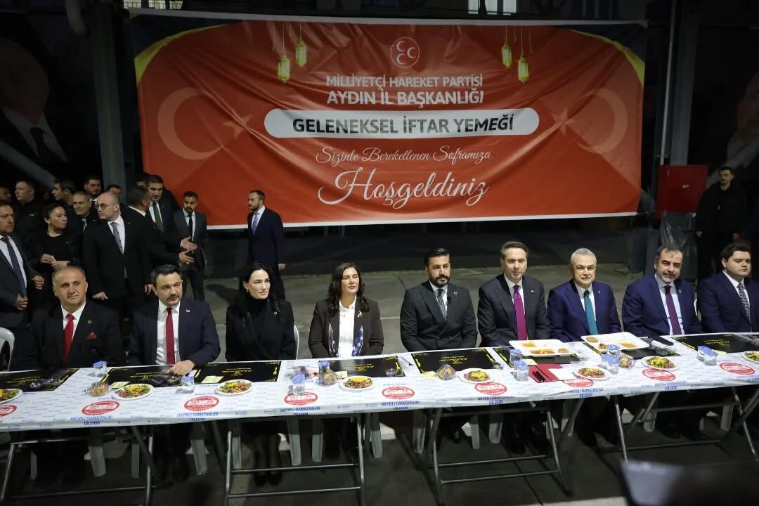 Bakanı Bayraktar, MHP Aydın’ın iftarına katıldı