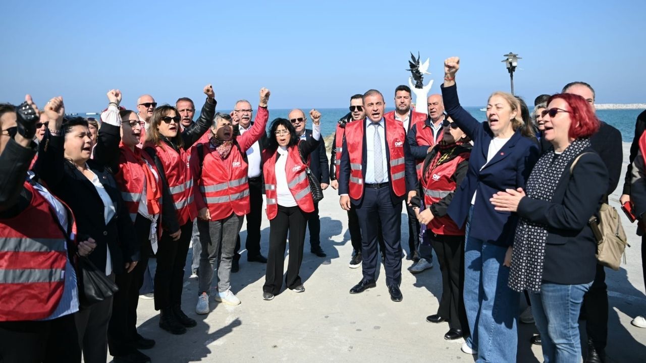 Kuşadası’nda ‘Demokrasi Nöbeti’ Başladı