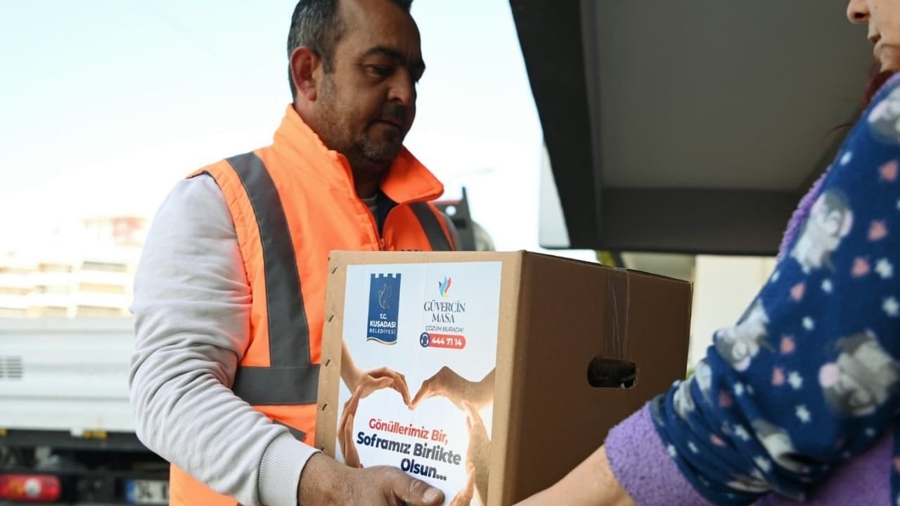 Kuşadası’nda Gıda Kolisi Dağıtımı Sürüyor1