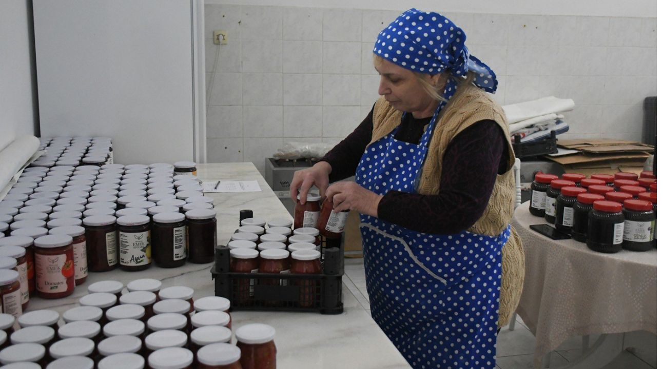 Kuşadası’nda Kadın Emeği Raflara Taşındı 3