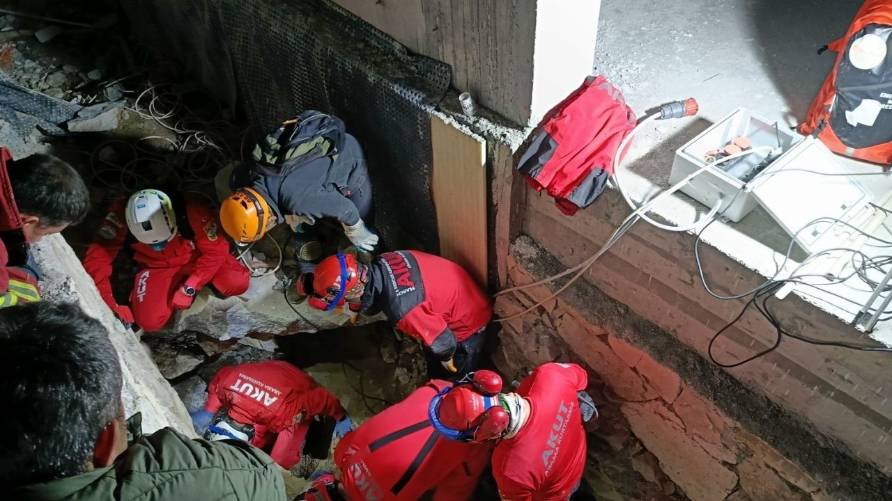 Kuşadası’nda Mahsur Kalan Paris’e Akut El Uzattı4