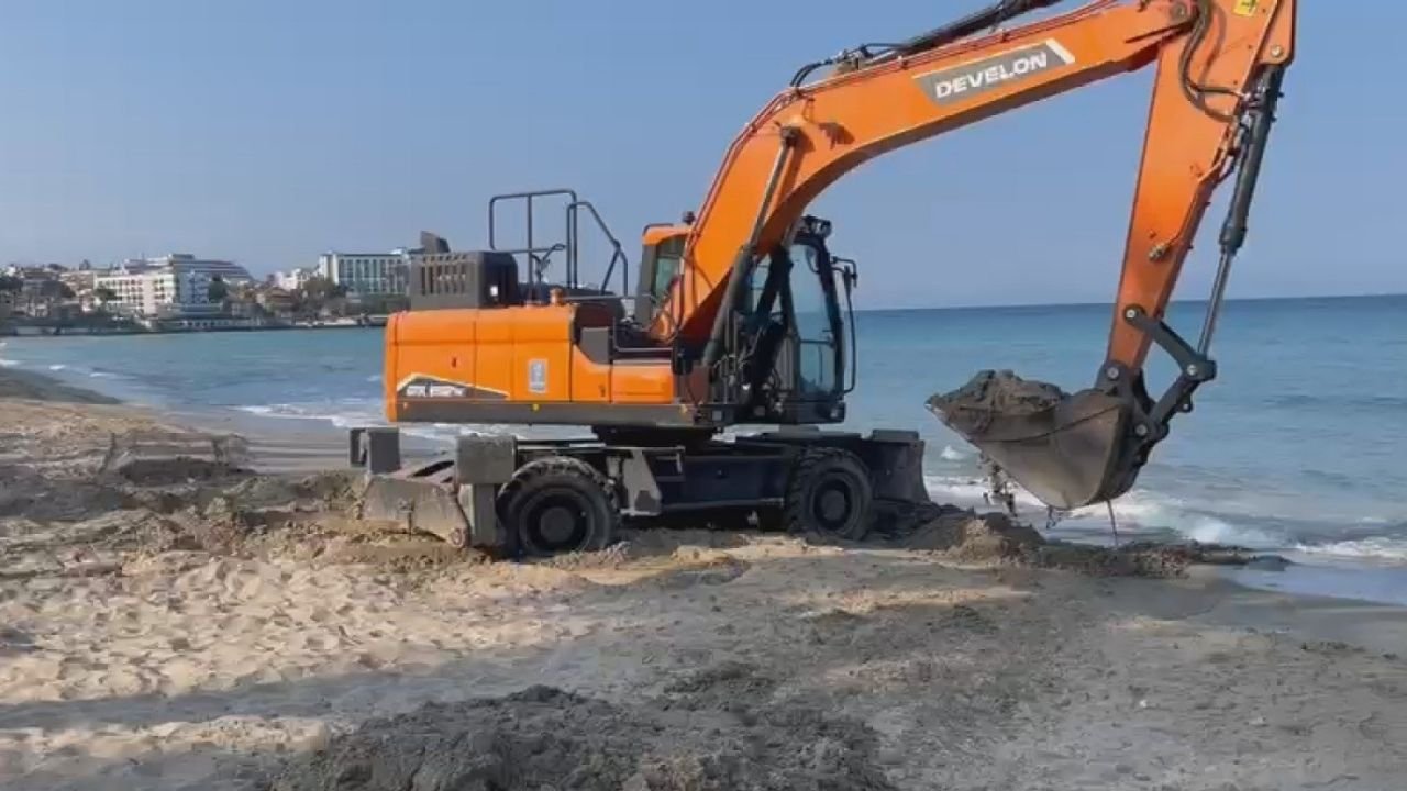 Kuşadası’nda Plajlara Kapsamlı Bakım02