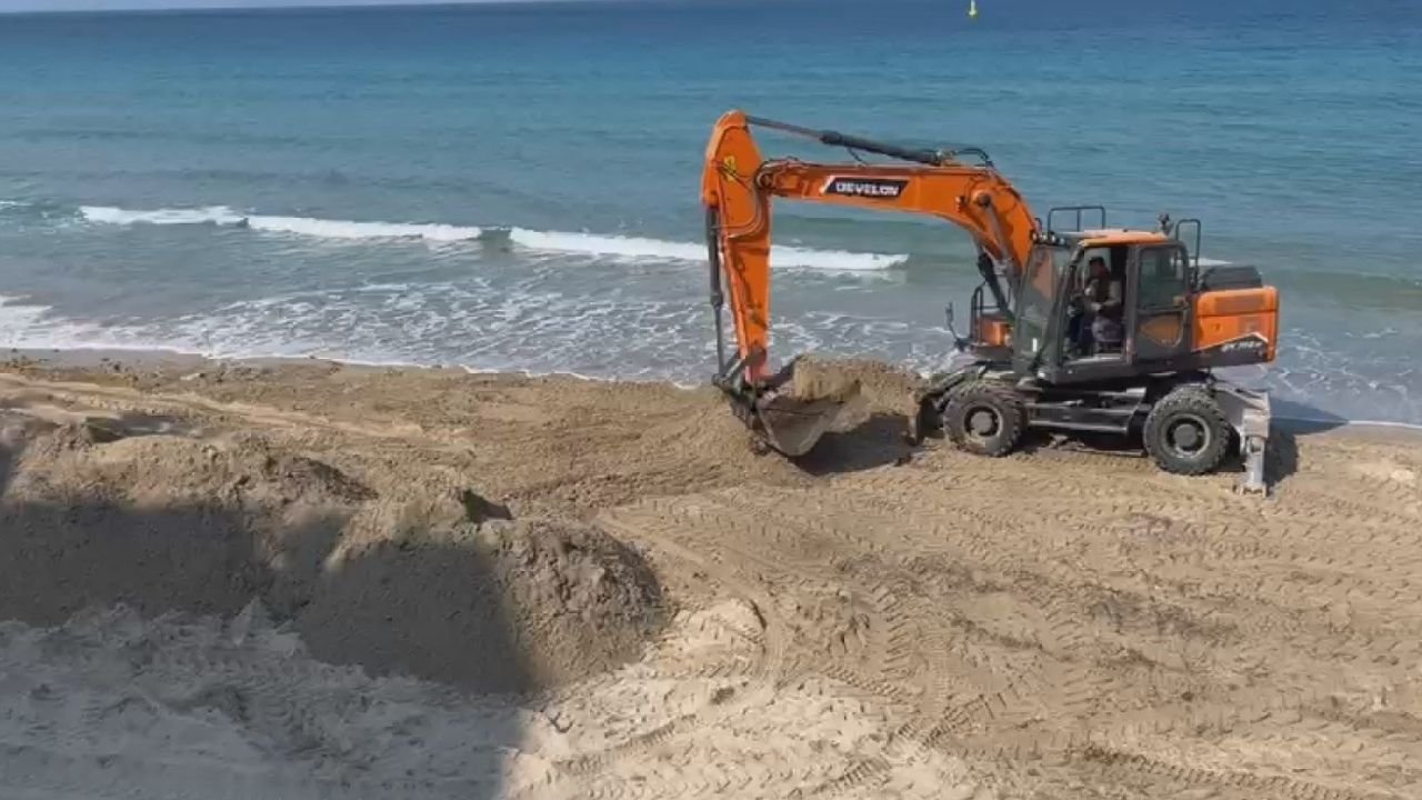 Kuşadası’nda plajlara kapsamlı bakım