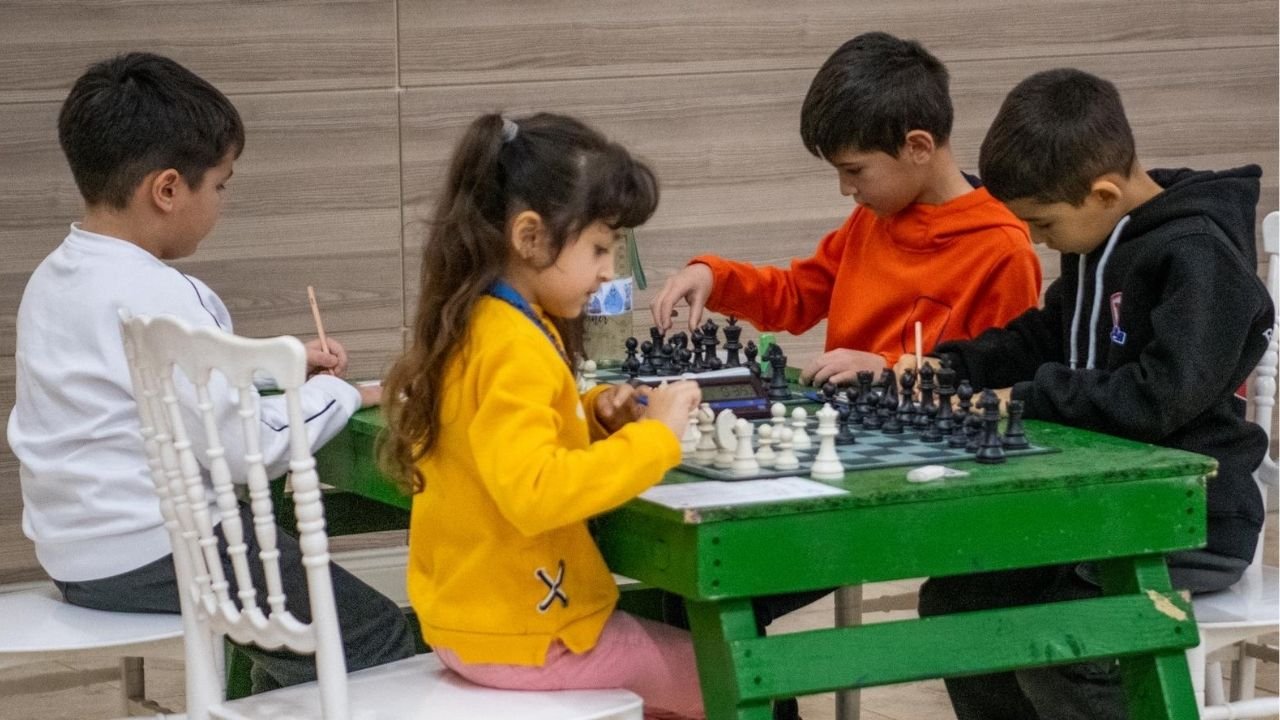 Kuşadası’nda Satranç Heyecanı Başladı