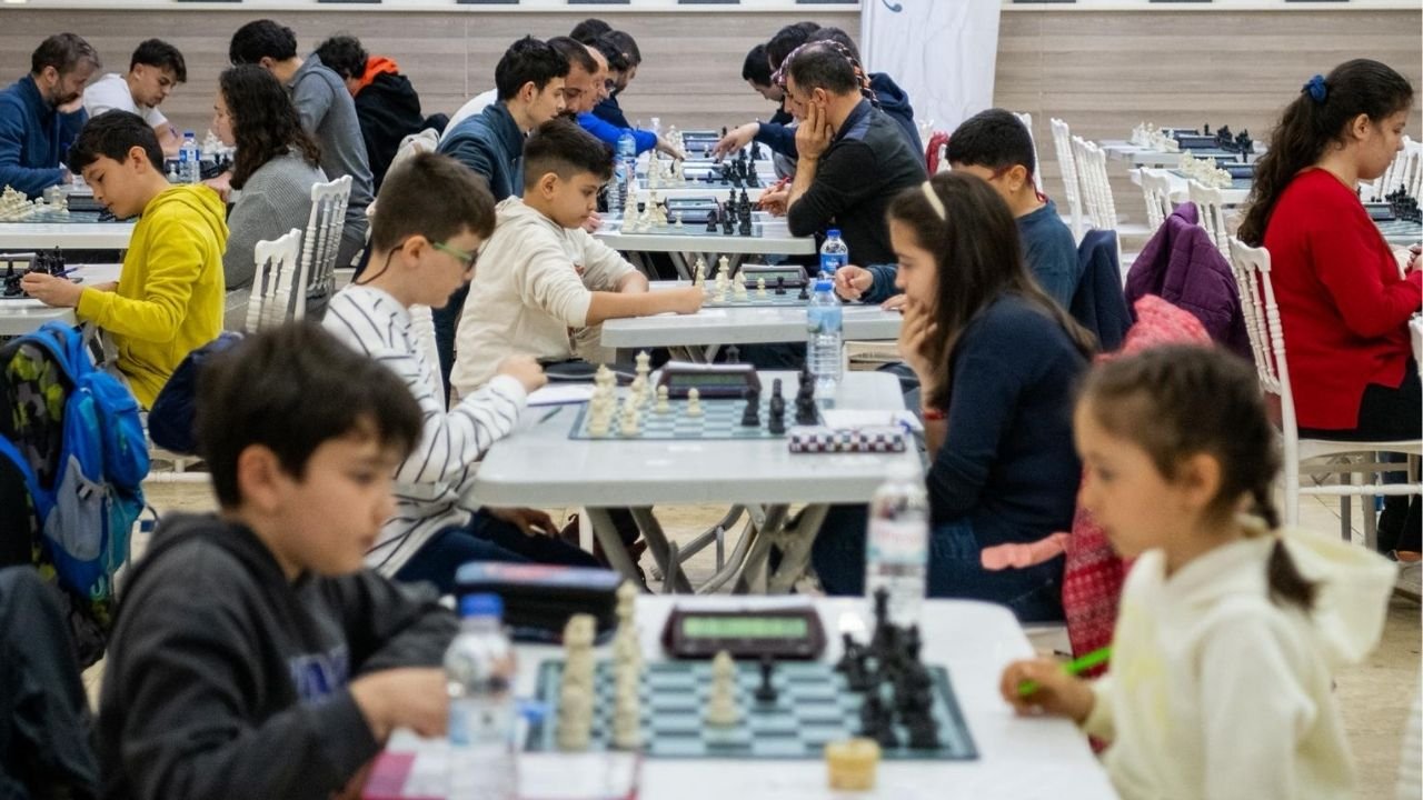 Kuşadası’nda Satranç Heyecanı Başladı02