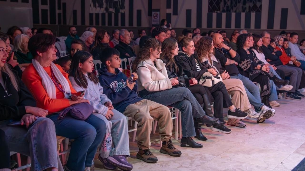 Kuşadası’nda Tiyatro Günleri Devam Ediyor4