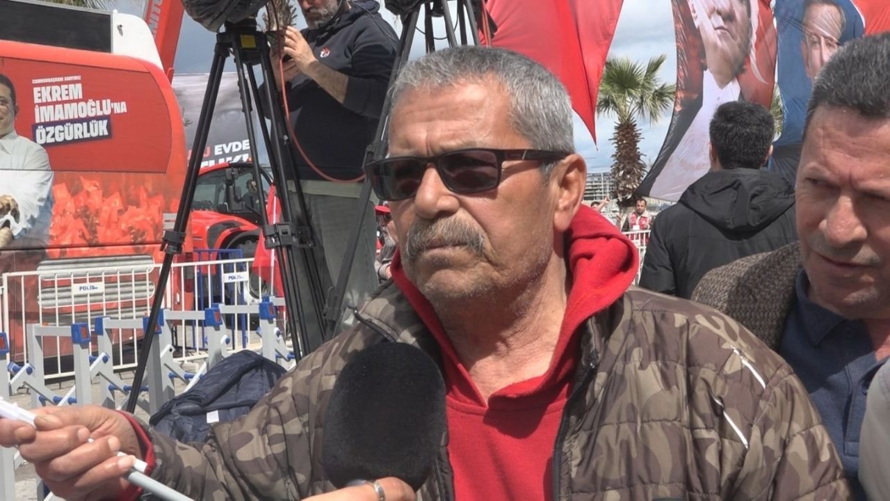 Kuşadası’nda Vatandaşlar Hukuk Ve Demokrasi Çağrısı Yaptı