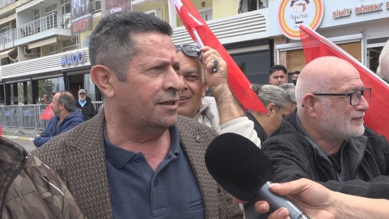 Kuşadası’nda Vatandaşlar Hukuk Ve Demokrasi Çağrısı Yaptı4