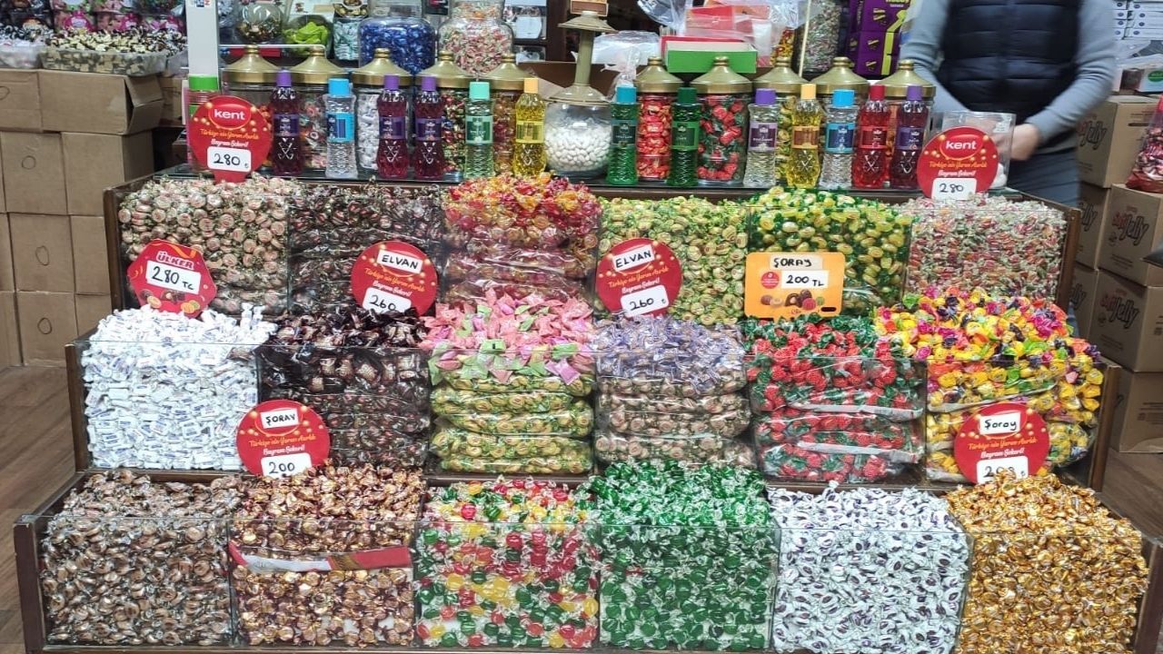 Naziili’de Bayram Şekerleri Tezgahları Süslüyor