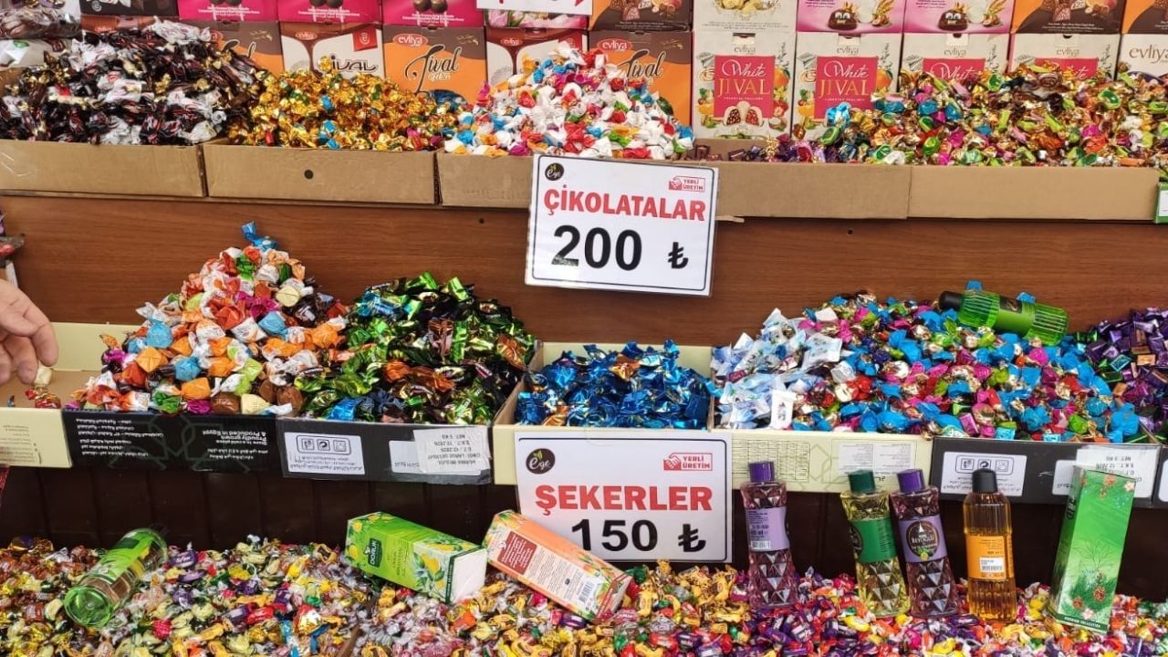 Naziili’de Bayram Şekerleri Tezgahları Süslüyor1