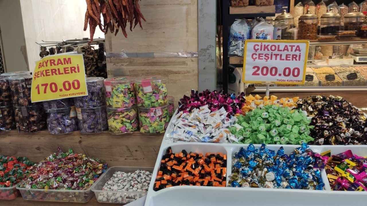 Naziili’de Bayram Şekerleri Tezgahları Süslüyor2