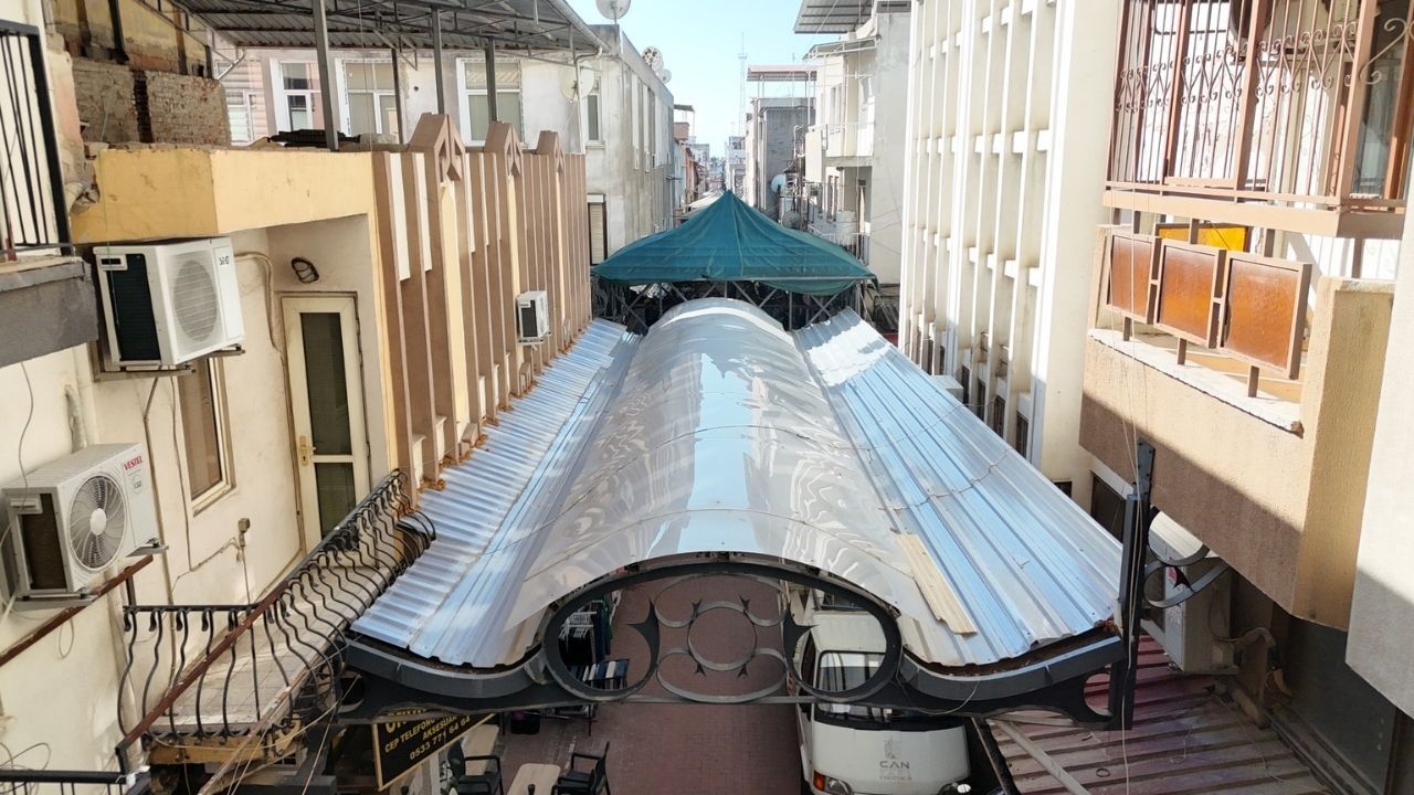 Nazilli’de Ayakkabıcılar Sokağı’nın Çatısı Yenileniyor1