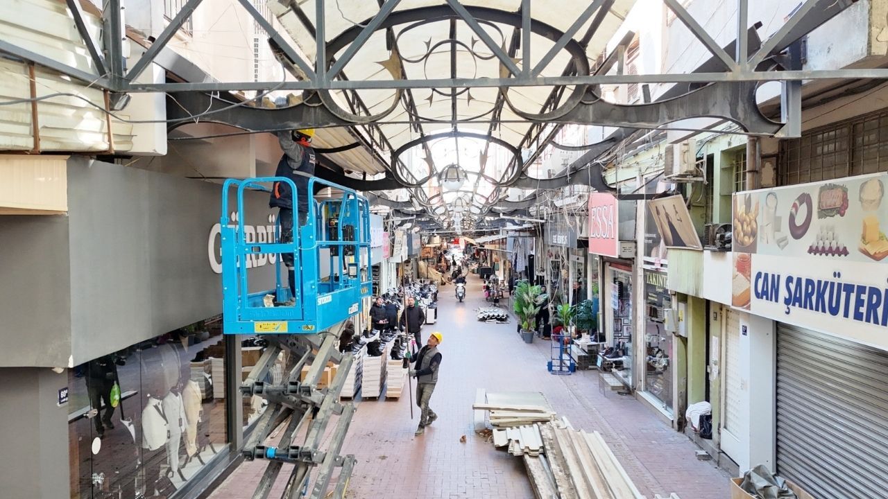 Nazilli’de Ayakkabıcılar Sokağı’nın Çatısı Yenileniyor2