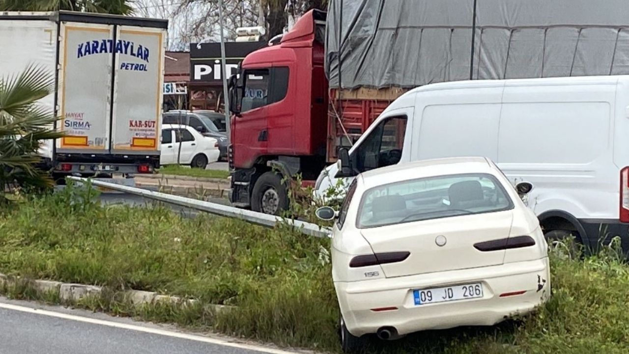 Nazilli’de Hafif Ticari Araç Ile Otomobil Çarpıştı 1 Yaralı1
