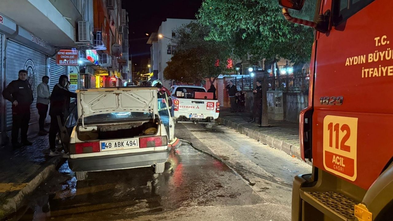 Nazilli’de Park Halindeki Otomobilde Yangın Paniği