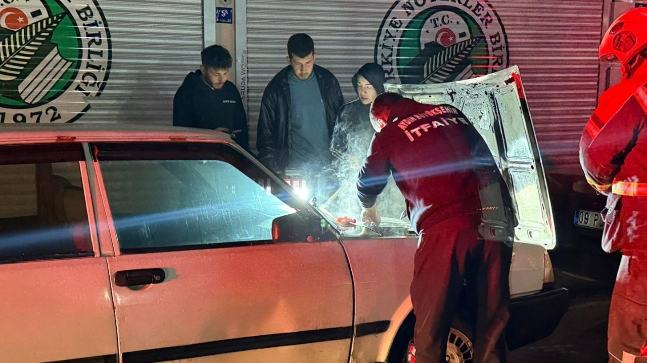 Nazilli’de Park Halindeki Otomobilde Yangın Paniği1