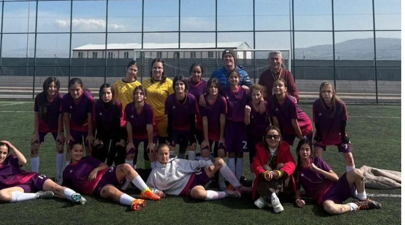 Nazillili kızlardan gururlandıran başarı