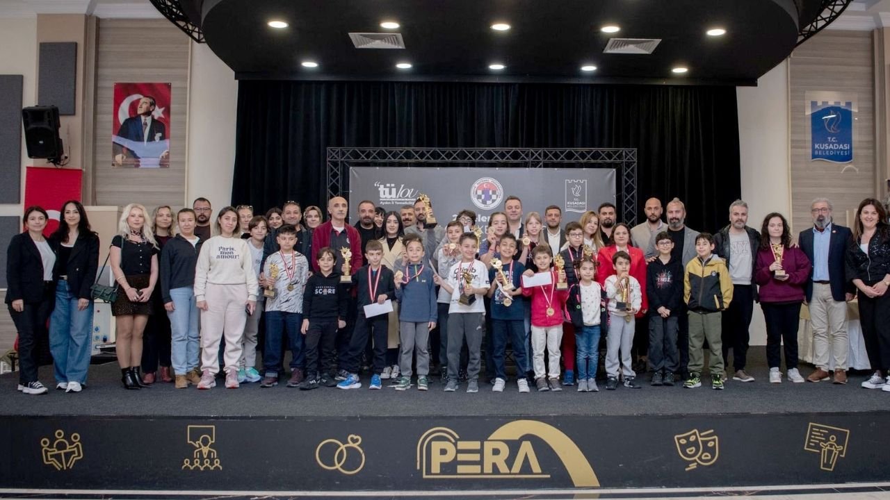 Satranç Turnuvasında Kupa Ve Madalyalar Kuşadası’nda Sahiplerini Buldu