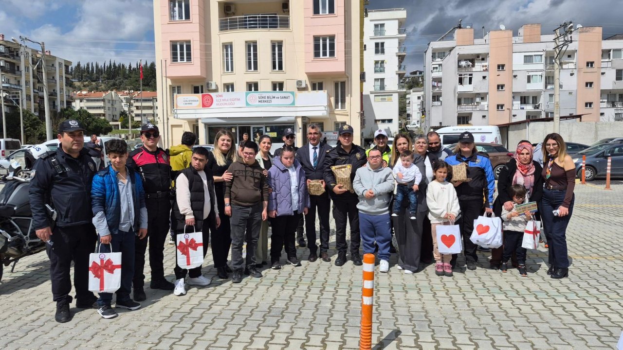 Söke’de anlamlı buluşma: Polisler down sendromlu çocukların yüzünü güldürdü