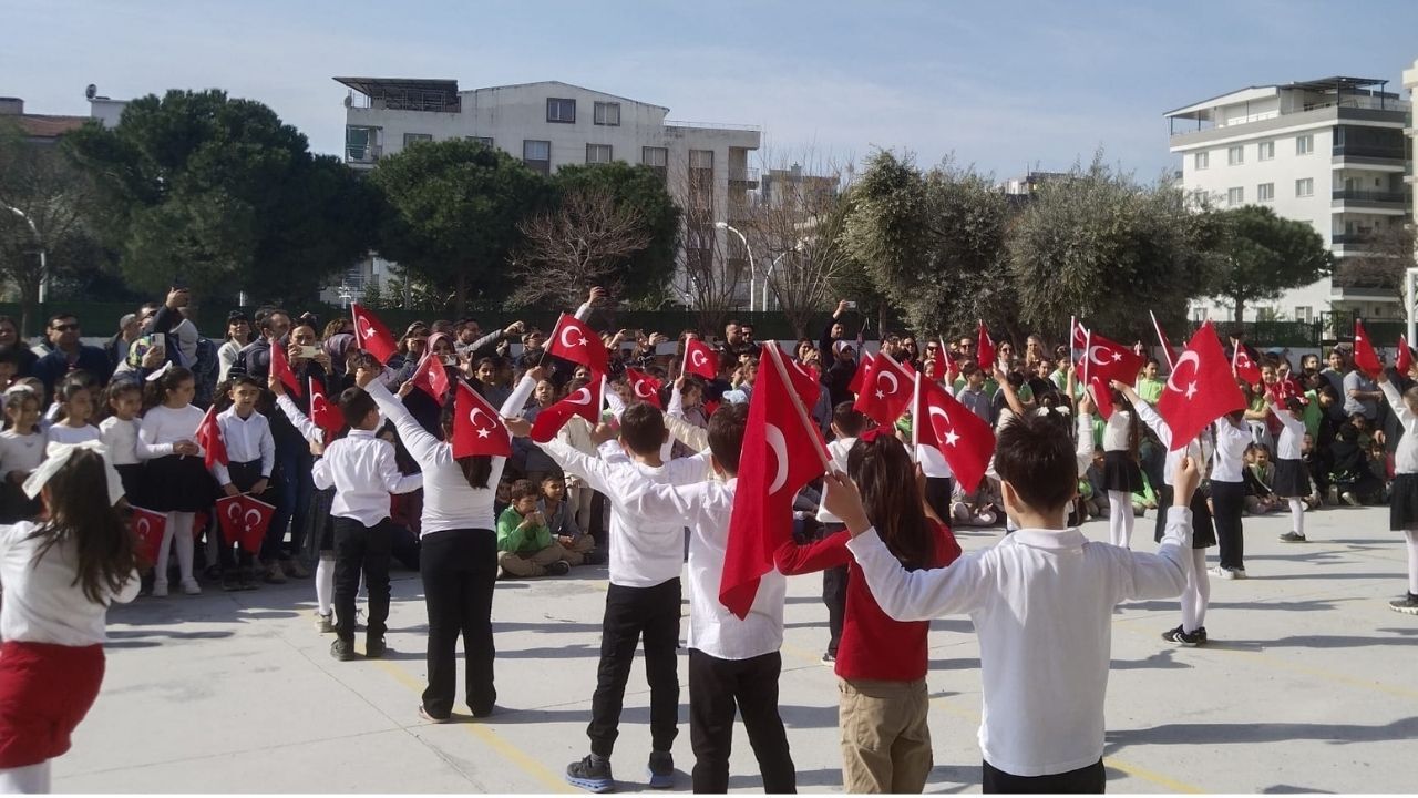 Söke’de Minik Yüreklerden İstiklal Marşı Coşkusu1