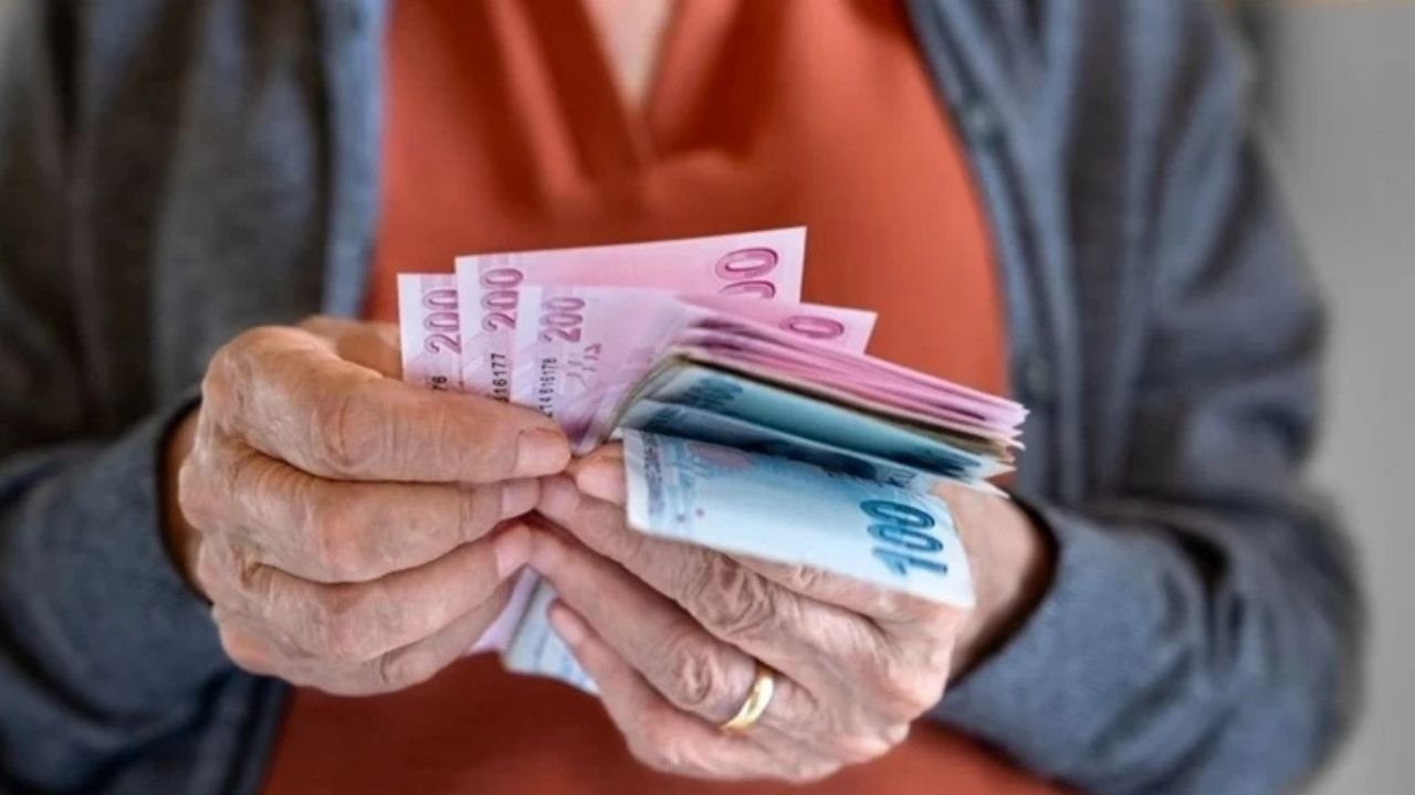 En düşük emekli maaşı için net rakam verildi! Uzman isim açıkladı