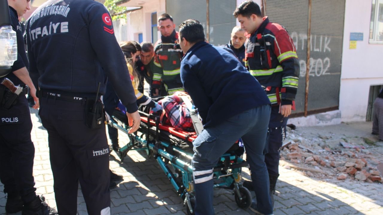 Aydın'da Baba Ve Engelli Oğlu 4 Metre Yüksekten Düştü2