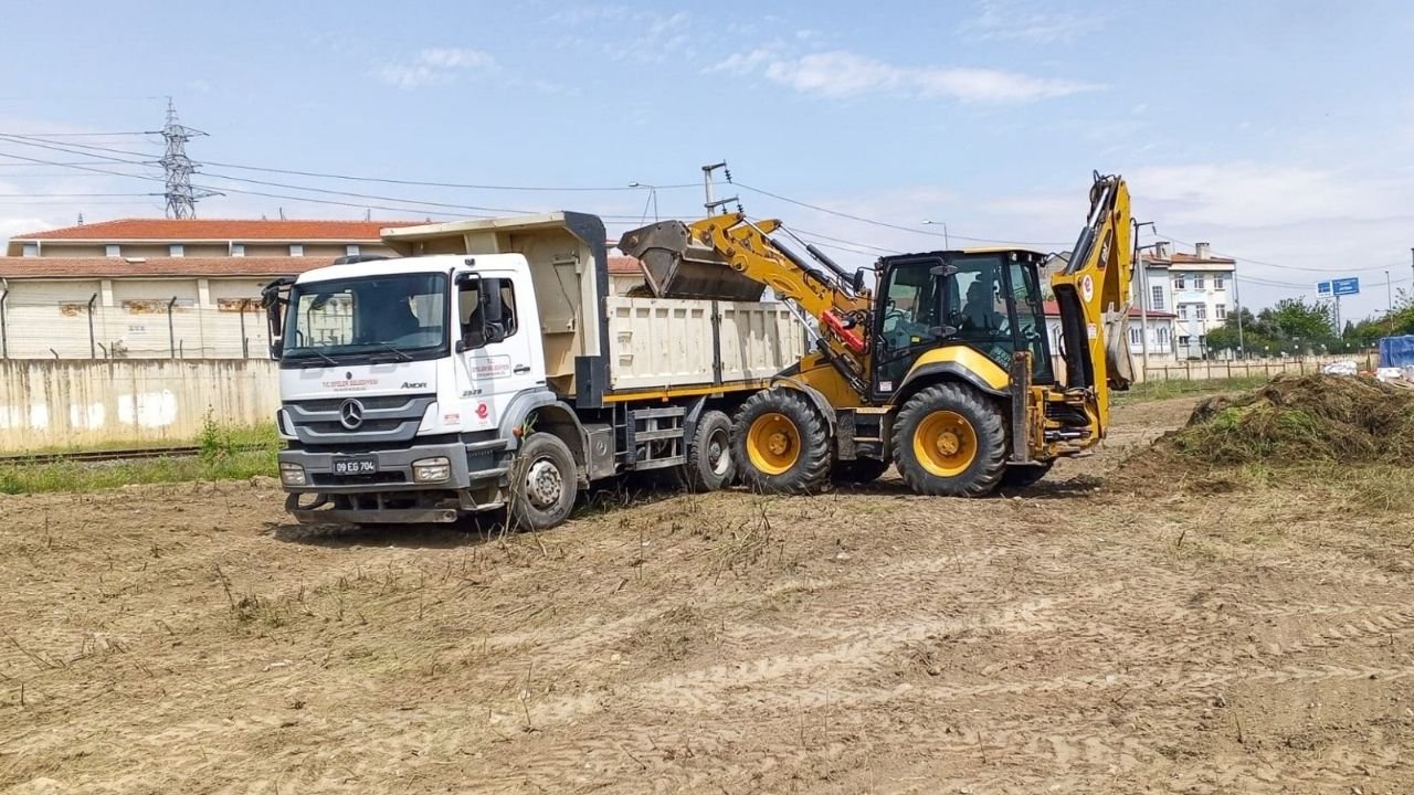Başkan Anıl Yetişkin’den Efeler’in Dört Bir Yanında Yoğun Mesai33