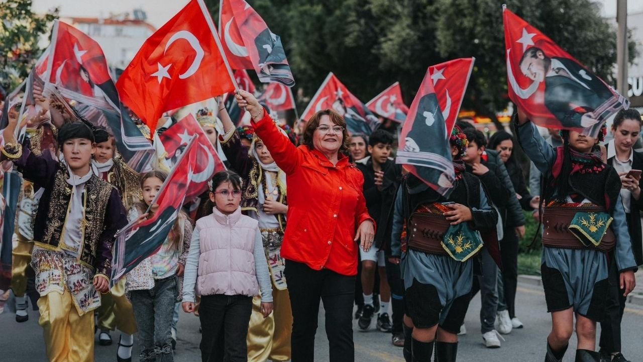 Didim’de 23 Nisan Coşkusu Kente Yayıldı01