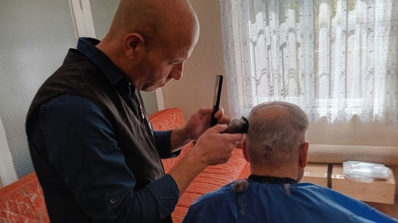 Efeler Belediyesi, Yardım Ağı Ile Yaşlı Ve Engellileri Yalnız Bırakmıyor