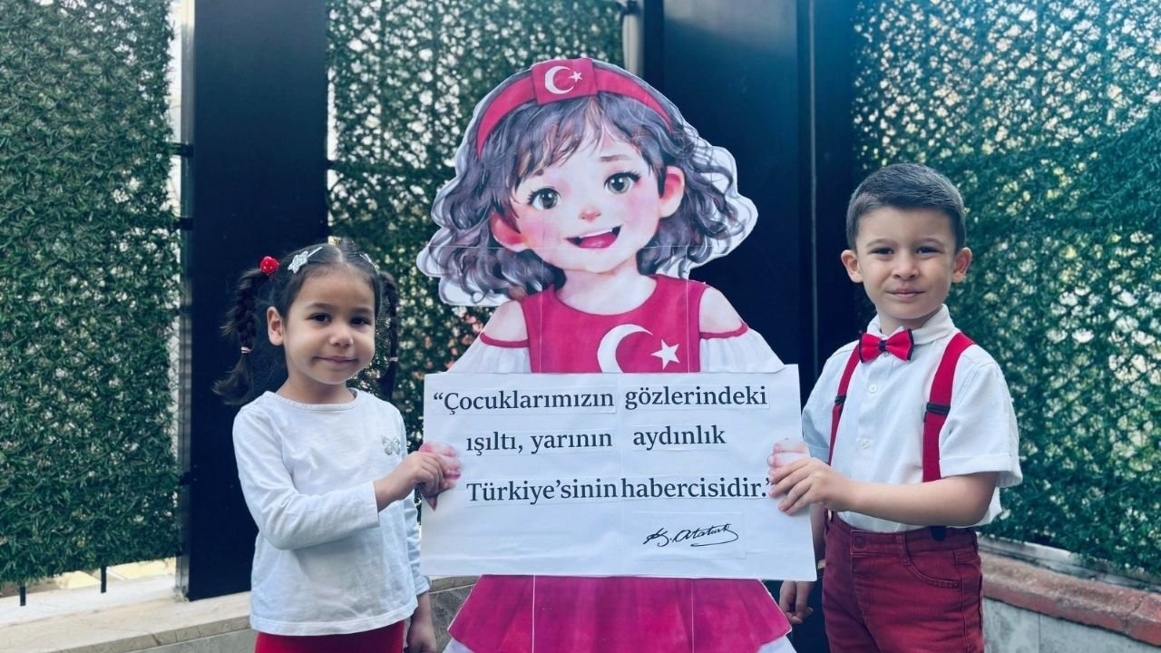 Efeler’in Minikleri 23 Nisan’ı Renkli Etkinliklerle Kutladıg