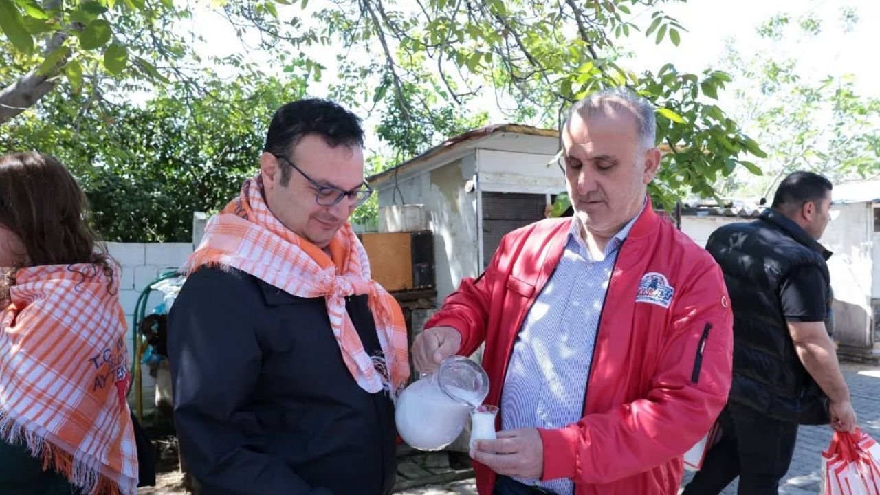 Estonyalı Öğrenciler İncirliova’da Deve Çiftliğini Ziyaret Etti4