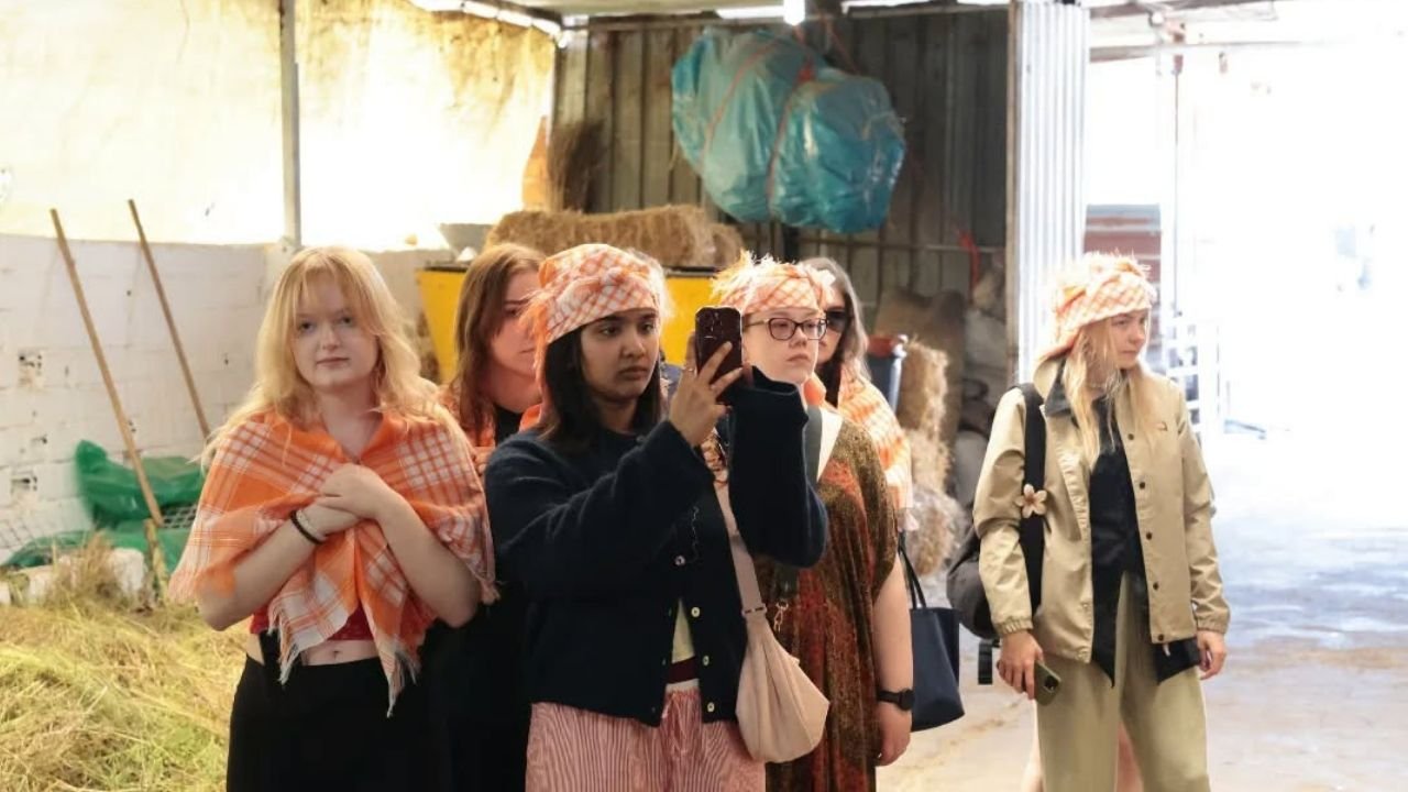 Estonyalı Öğrenciler İncirliova’da Deve Çiftliğini Ziyaret Ettig